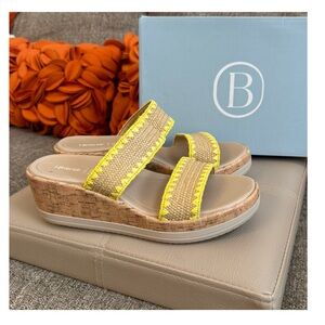 ❣️🆕BZees Natural Airstep Resort Wedge Sandals❣️
